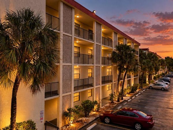 3070 NW 48TH Terrace, Unit 414, Lauderdale Lakes, FL 33313