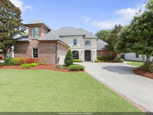16566 Long Lake Dr, Prairieville, LA 70769