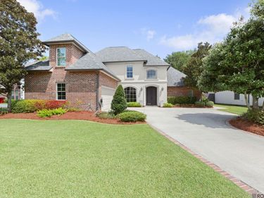 16566 Long Lake Dr, Prairieville, LA 70769