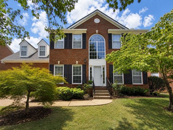 7020 Meadow Ridge Cir, Nashville, TN 37221