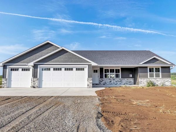 3735 HAROLDS WAY, Suamico, WI 54313
