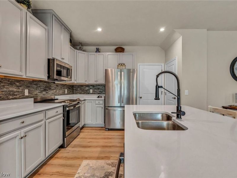 3017 Bonita Circle SE, Canal Fulton, OH 44614 Photo 9