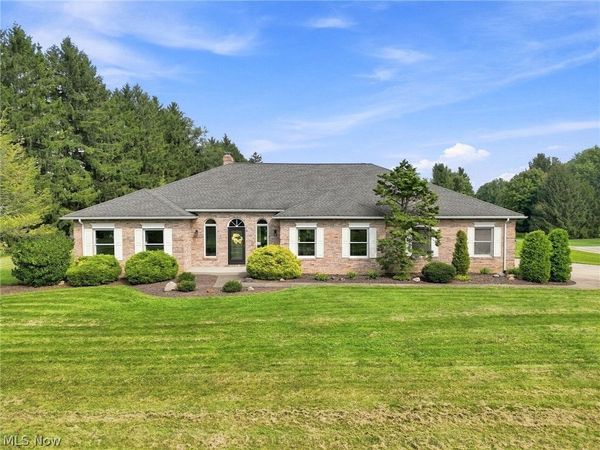 812 S Prospect Avenue , Hartville, OH 44632