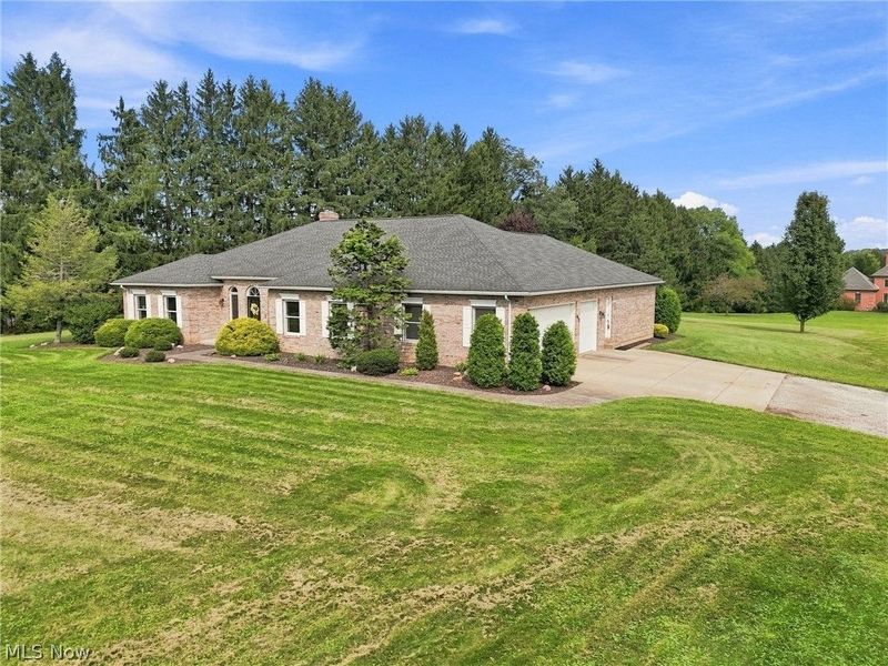 812 S Prospect Avenue, Hartville, OH 44632 Photo 2