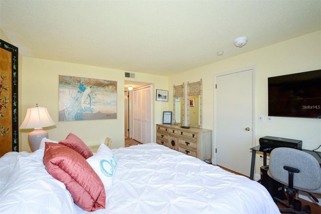 3804 Gulf Of Mexico Drive, Unit B-402, Longboat Key, FL 34228 Photo