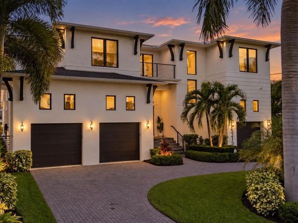 5215 W NEPTUNE WAY, TAMPA, FL 33609