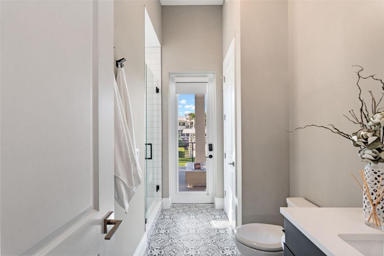 5215 W Neptune Way, Tampa, FL 33609 Photo