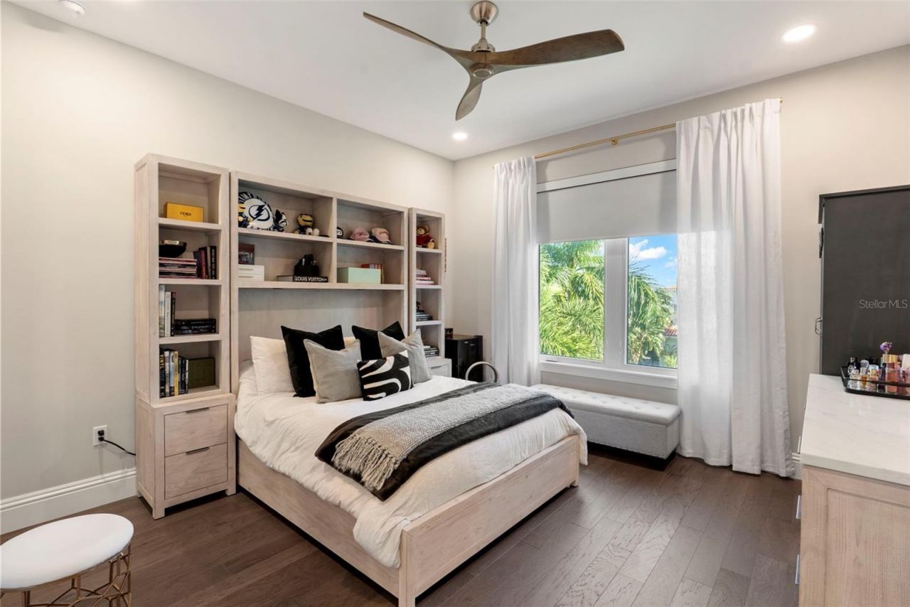 5215 W Neptune Way, Tampa, FL 33609 Photo