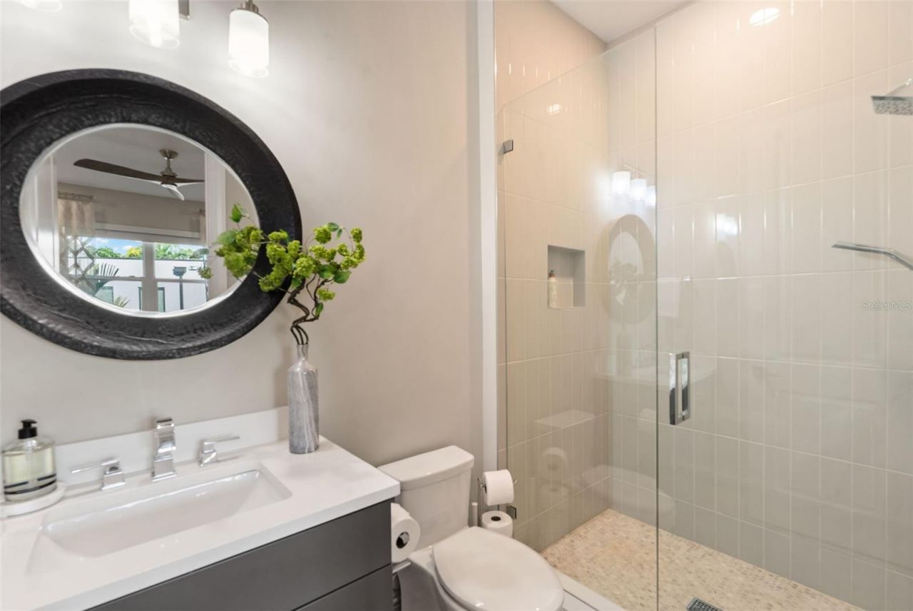 5215 W Neptune Way, Tampa, FL 33609 Photo