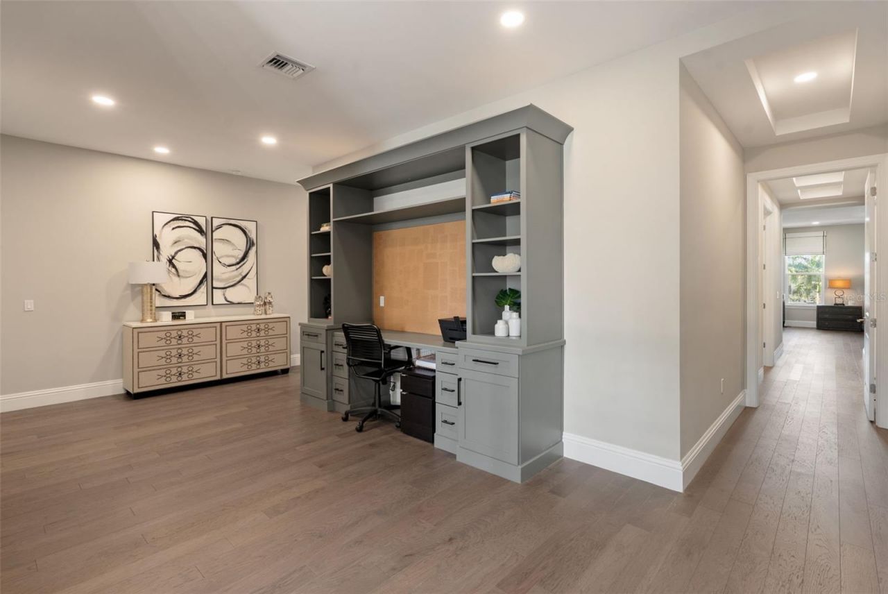 5215 W Neptune Way, Tampa, FL 33609 Photo