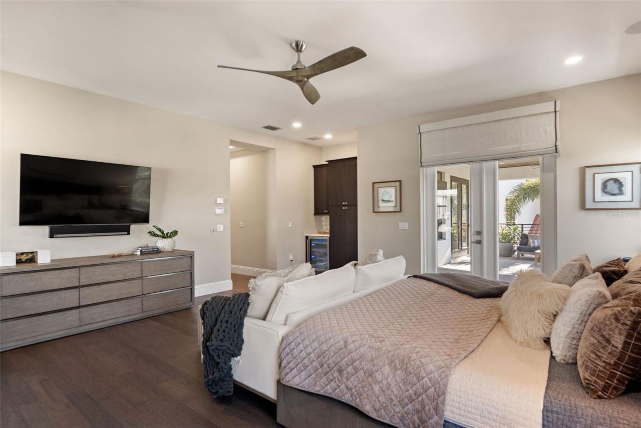 5215 W Neptune Way, Tampa, FL 33609 Photo