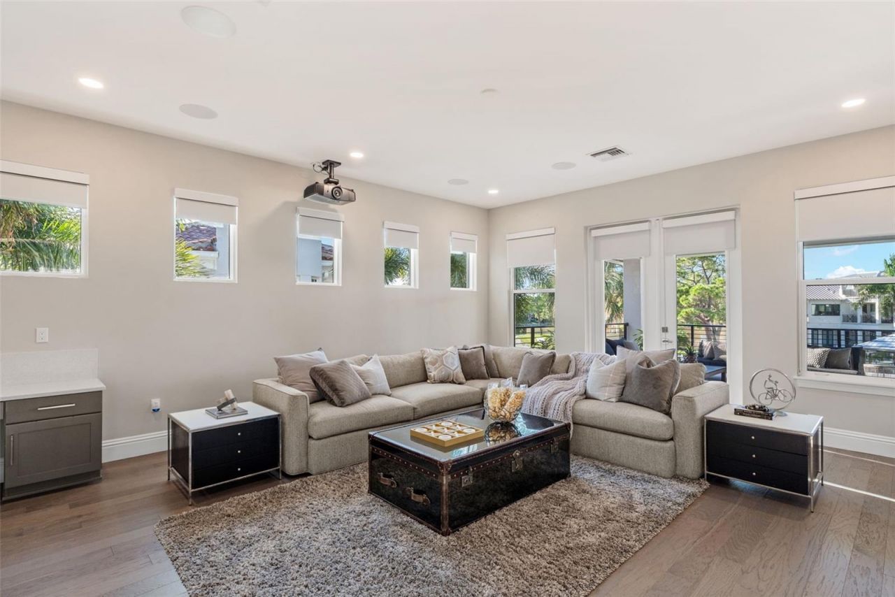 5215 W Neptune Way, Tampa, FL 33609 Photo