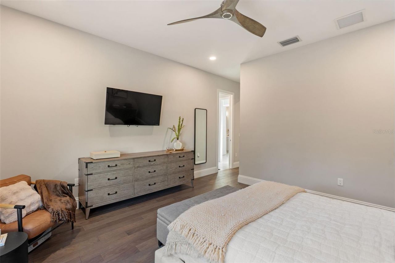 5215 W Neptune Way, Tampa, FL 33609 Photo