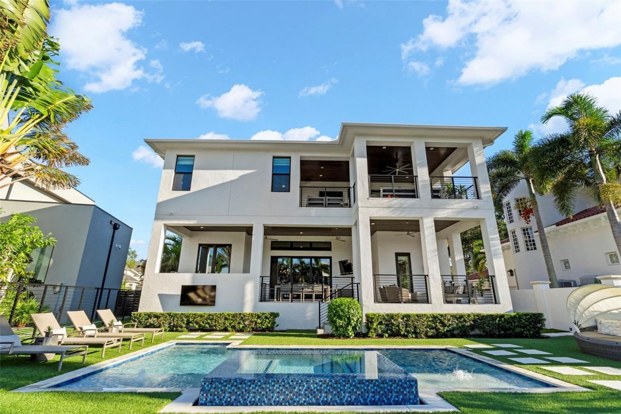 5215 W Neptune Way, Tampa, FL 33609 Photo