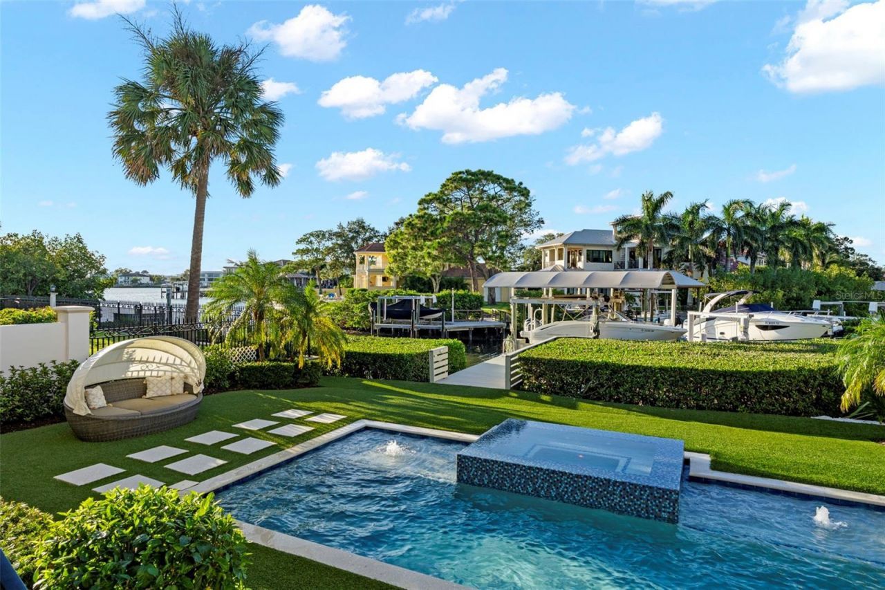 5215 W Neptune Way, Tampa, FL 33609 Photo