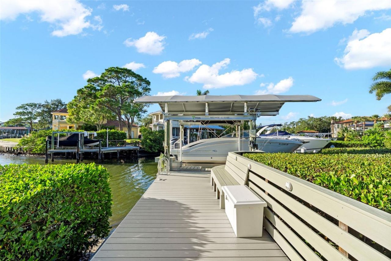 5215 W Neptune Way, Tampa, FL 33609 Photo