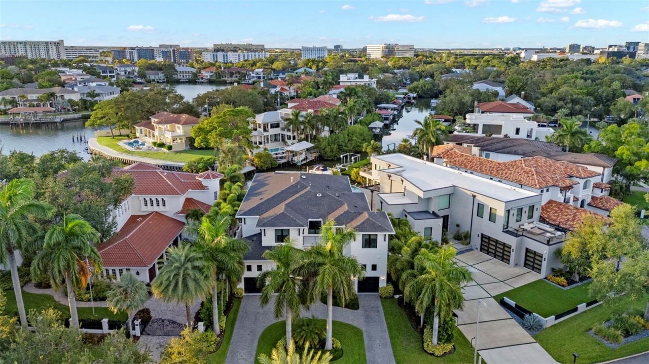 5215 W Neptune Way, Tampa, FL 33609 Photo