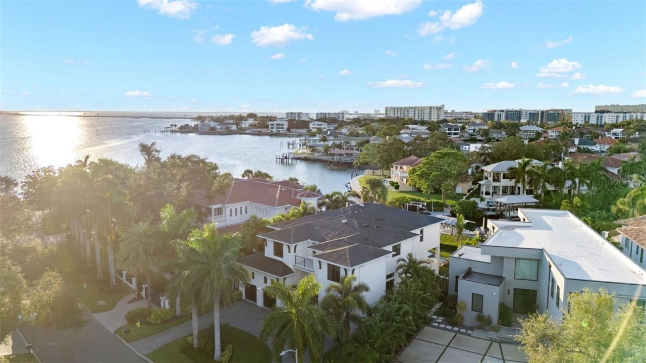 5215 W Neptune Way, Tampa, FL 33609 Photo