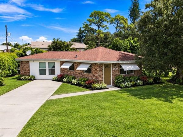 9829 Pennsylvania AVE, BONITA SPRINGS, FL 34135