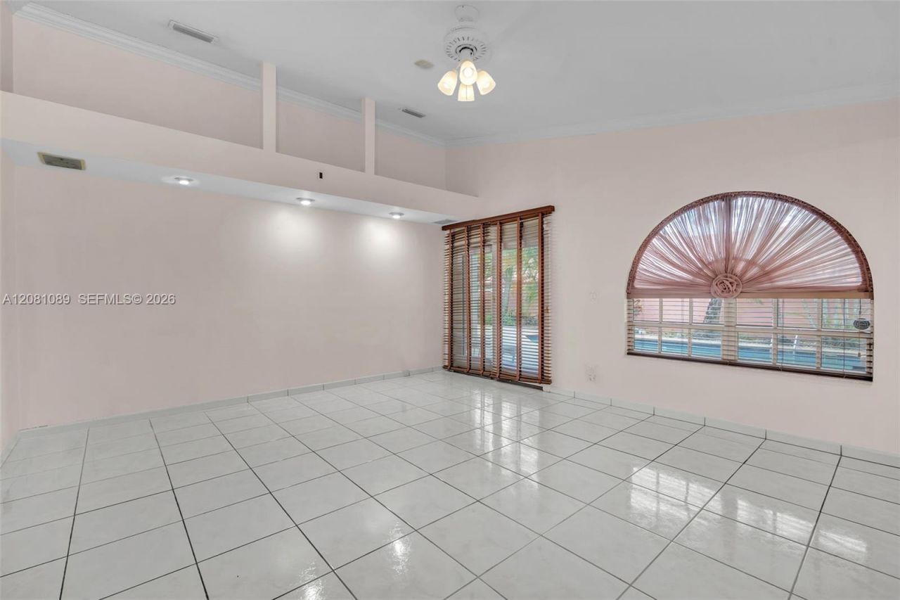 10485 NW 132nd St, Hialeah Gardens, FL 33018 Photo