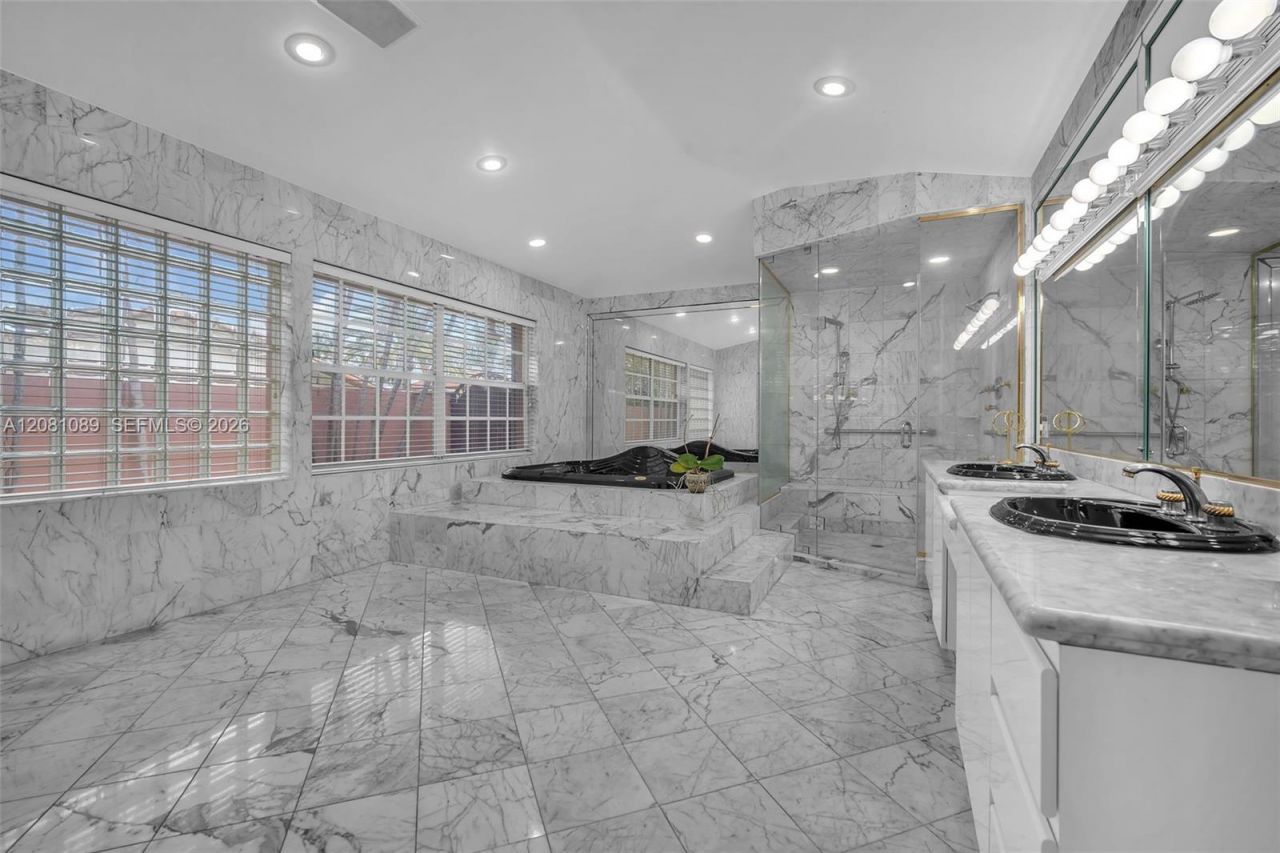 10485 NW 132nd St, Hialeah Gardens, FL 33018 Photo