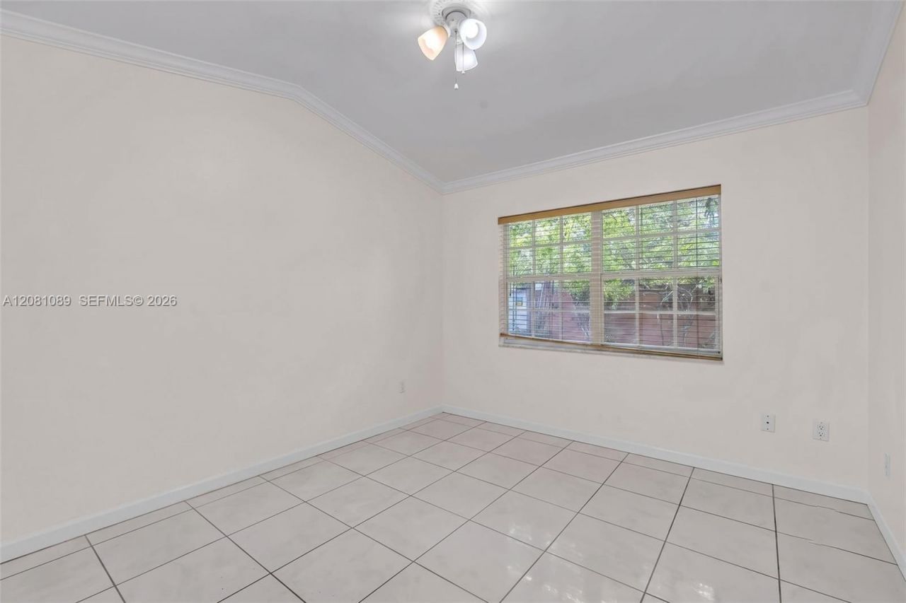 10485 NW 132nd St, Hialeah Gardens, FL 33018 Photo