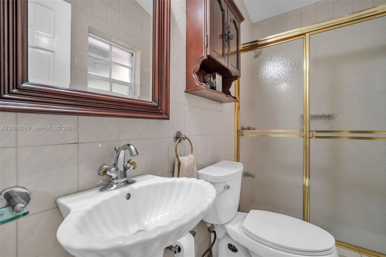 10485 NW 132nd St, Hialeah Gardens, FL 33018 Photo