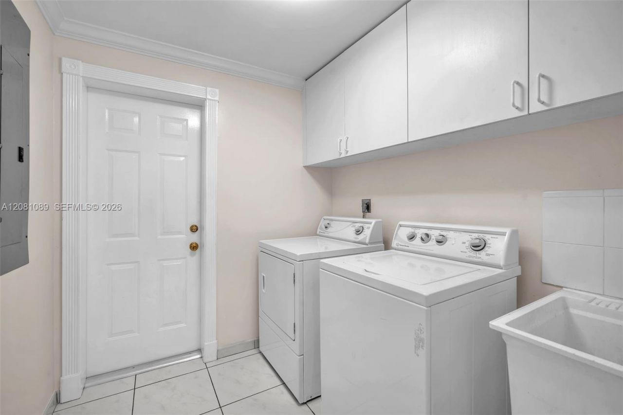 10485 NW 132nd St, Hialeah Gardens, FL 33018 Photo
