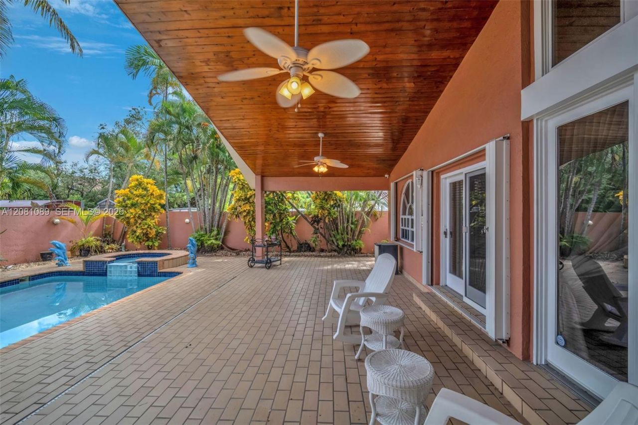 10485 NW 132nd St, Hialeah Gardens, FL 33018 Photo