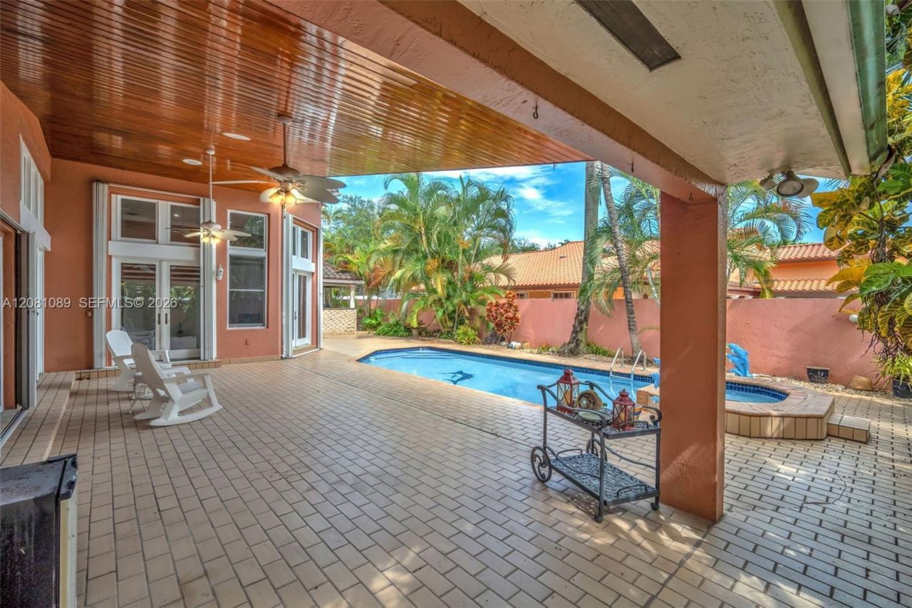 10485 NW 132nd St, Hialeah Gardens, FL 33018 Photo