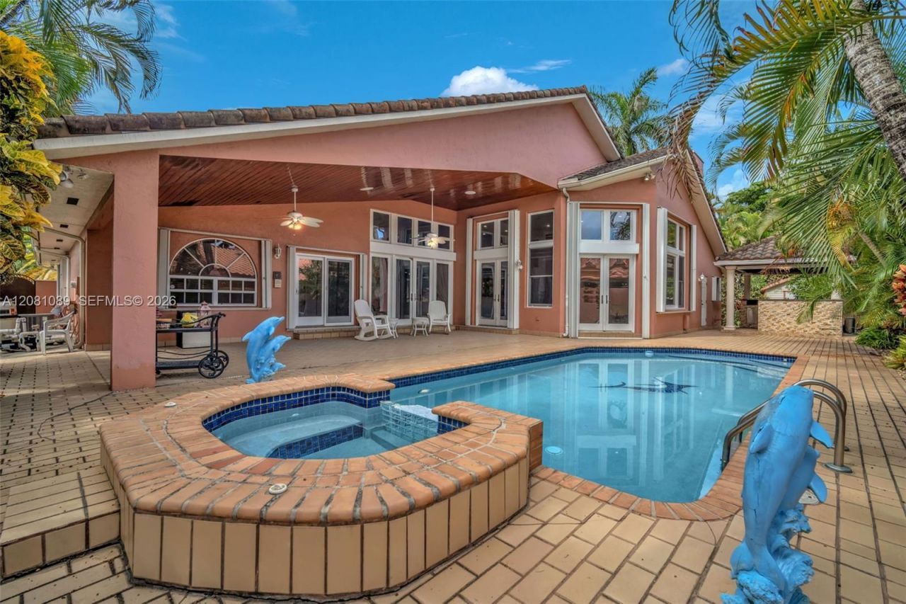 10485 NW 132nd St, Hialeah Gardens, FL 33018 Photo
