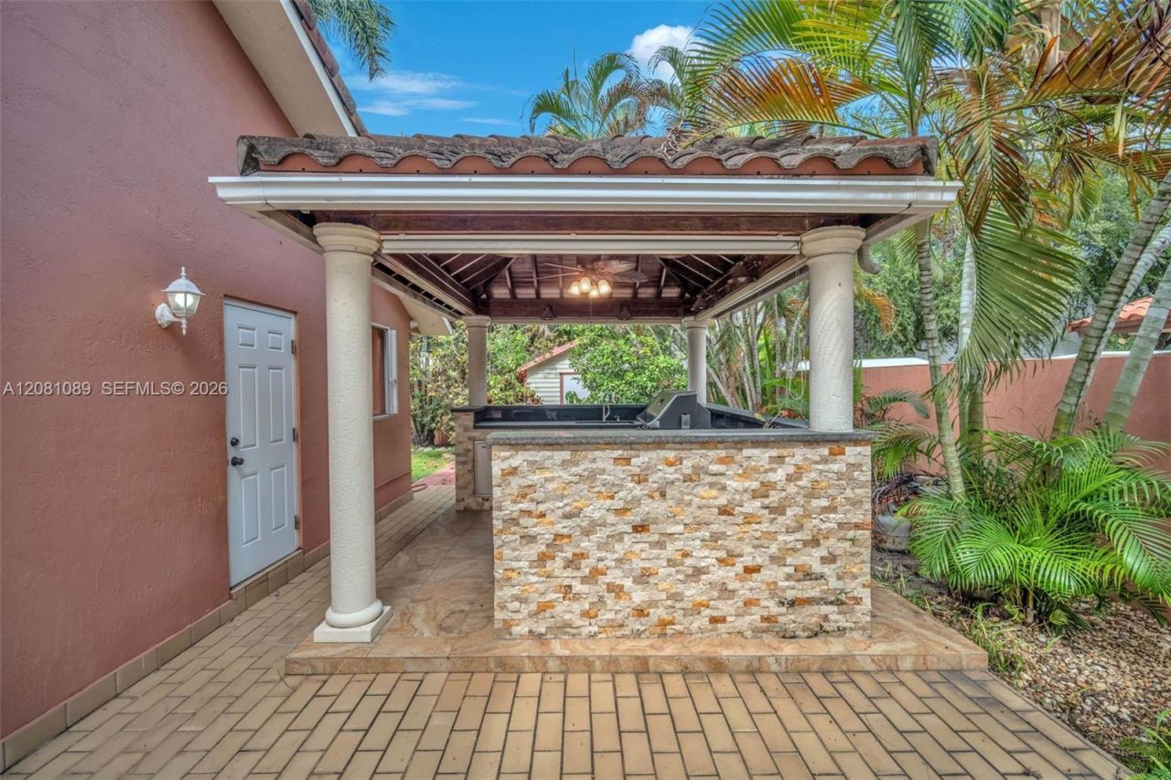 10485 NW 132nd St, Hialeah Gardens, FL 33018 Photo