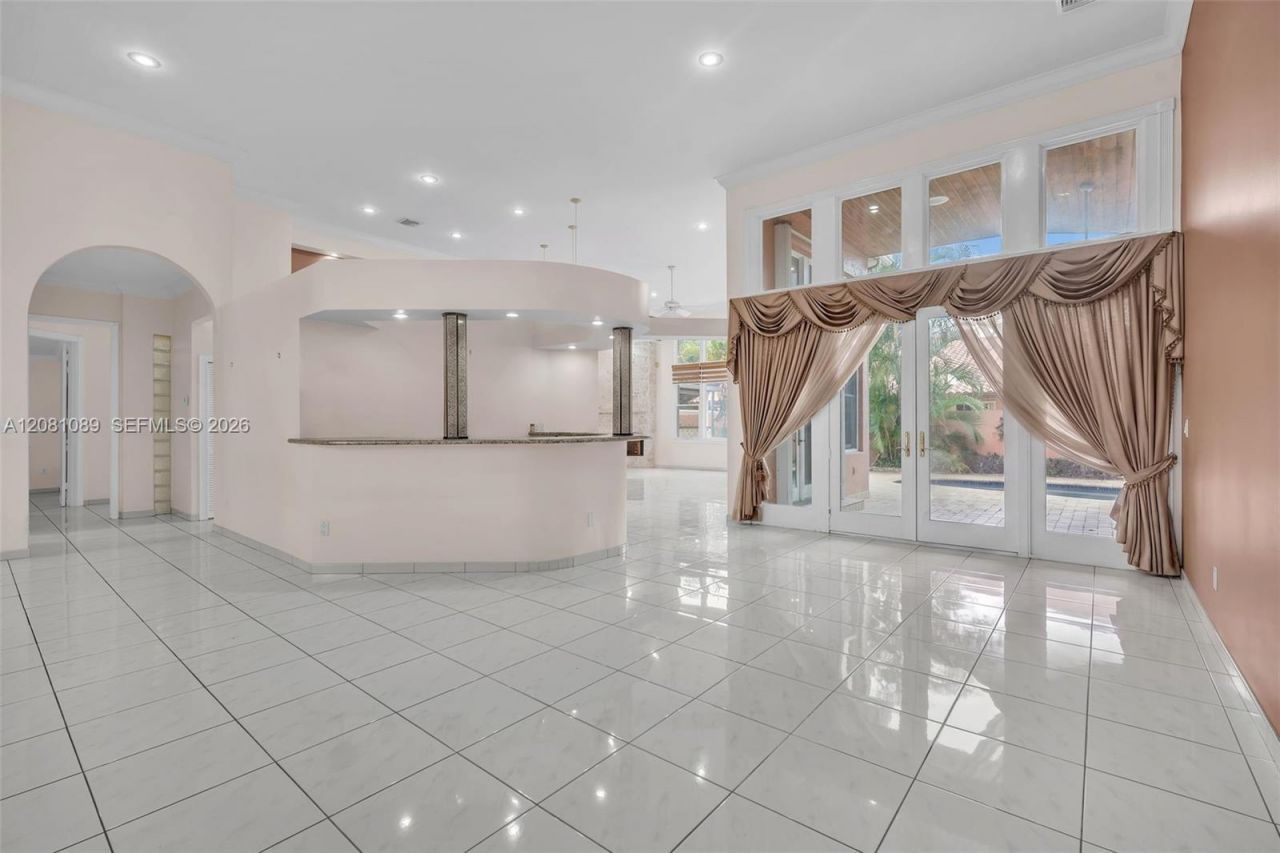 10485 NW 132nd St, Hialeah Gardens, FL 33018 Photo