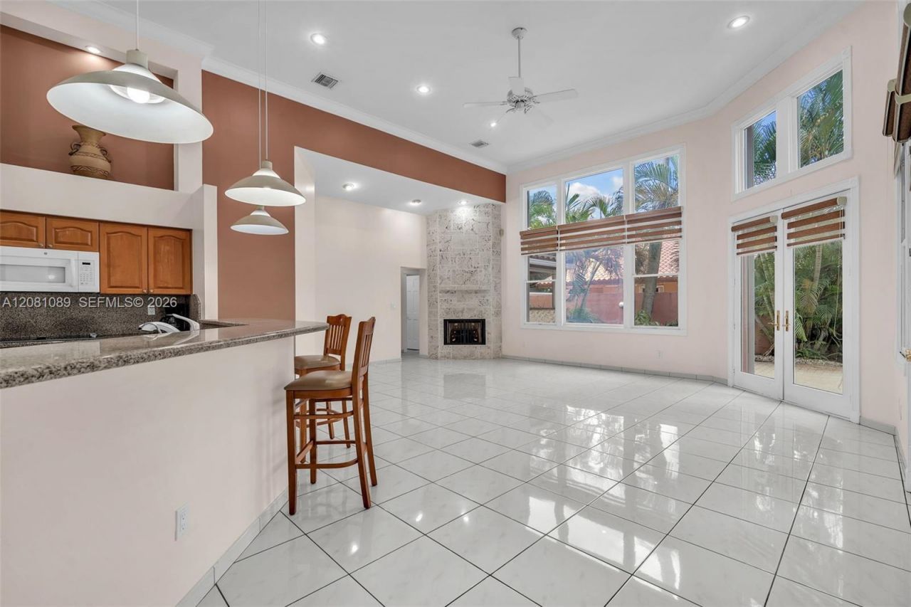 10485 NW 132nd St, Hialeah Gardens, FL 33018 Photo