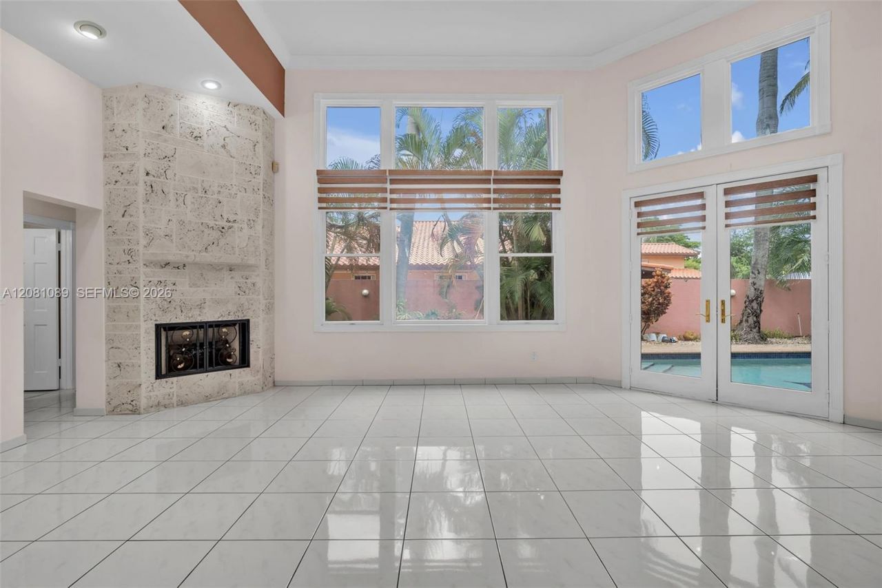 10485 NW 132nd St, Hialeah Gardens, FL 33018 Photo