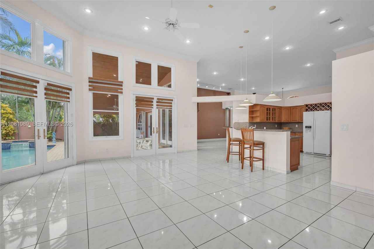 10485 NW 132nd St, Hialeah Gardens, FL 33018 Photo