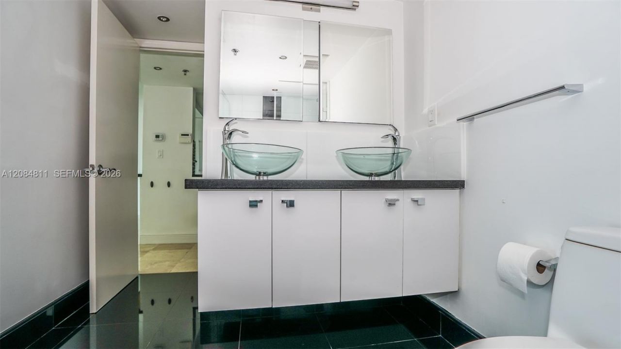 1200 Brickell Bay Dr, Unit 3620, Miami, FL 33131 Photo