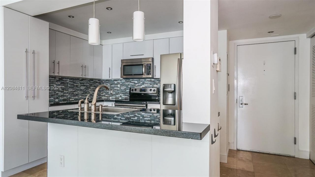 1200 Brickell Bay Dr, Unit 3620, Miami, FL 33131 Photo