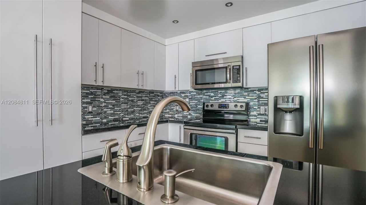 1200 Brickell Bay Dr, Unit 3620, Miami, FL 33131 Photo