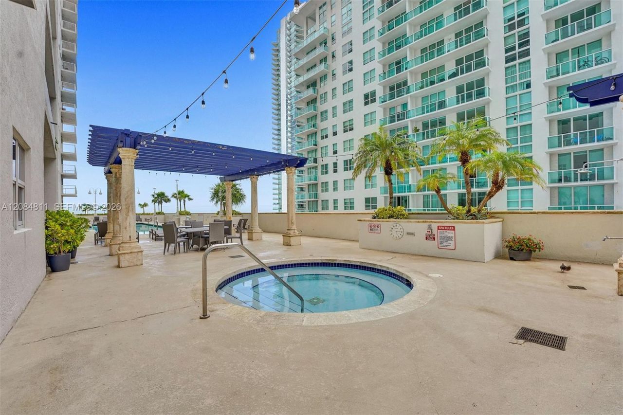 1200 Brickell Bay Dr, Unit 3620, Miami, FL 33131 Photo