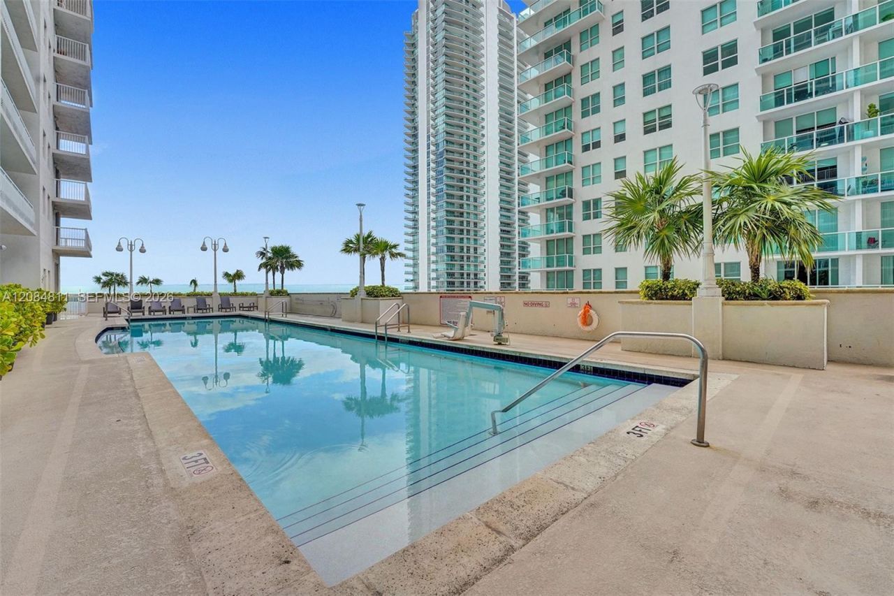1200 Brickell Bay Dr, Unit 3620, Miami, FL 33131 Photo