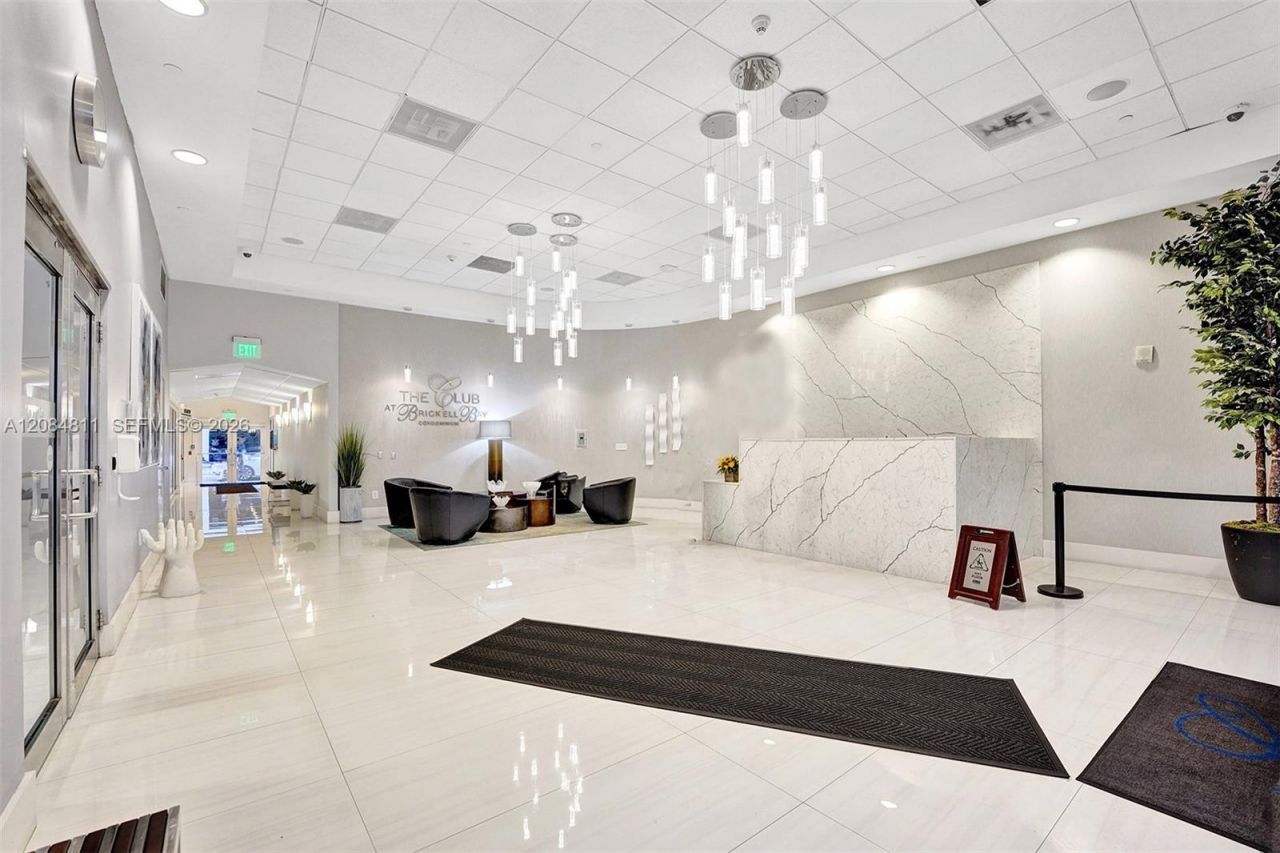 1200 Brickell Bay Dr, Unit 3620, Miami, FL 33131 Photo