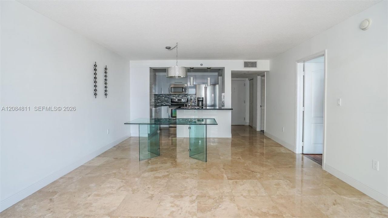 1200 Brickell Bay Dr, Unit 3620, Miami, FL 33131 Photo