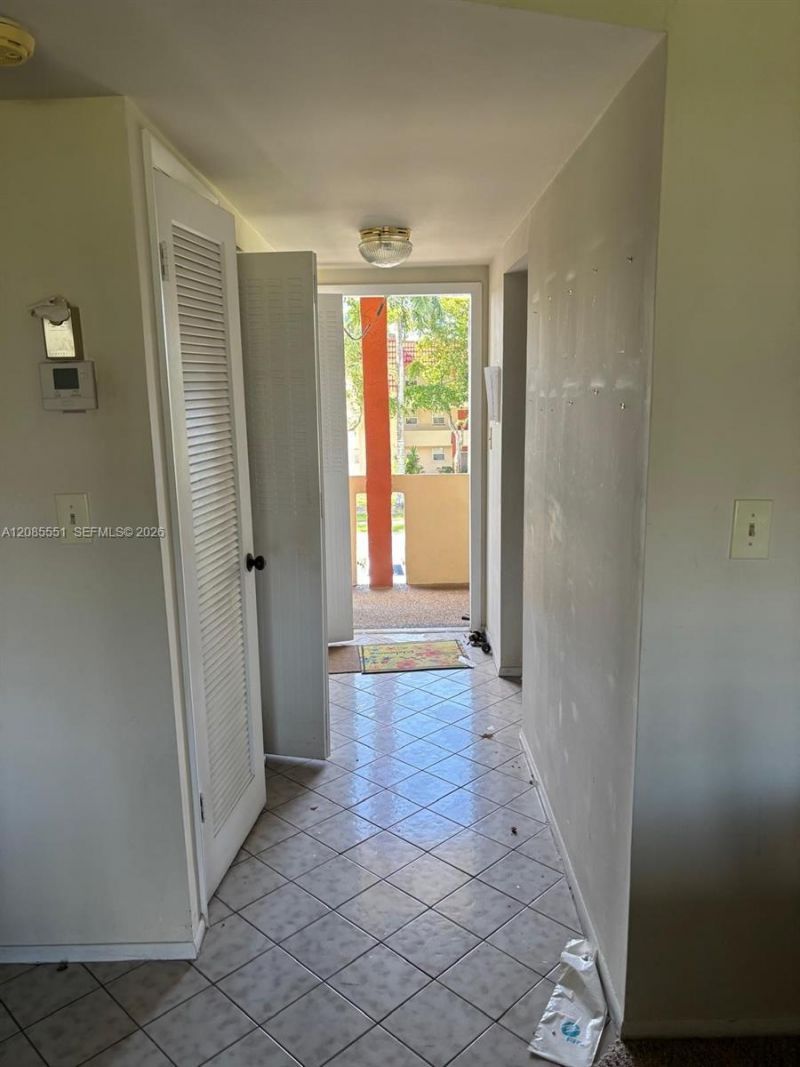 8021 N Sunrise Lakes Dr, Unit 310, Sunrise, FL 33322 Photo