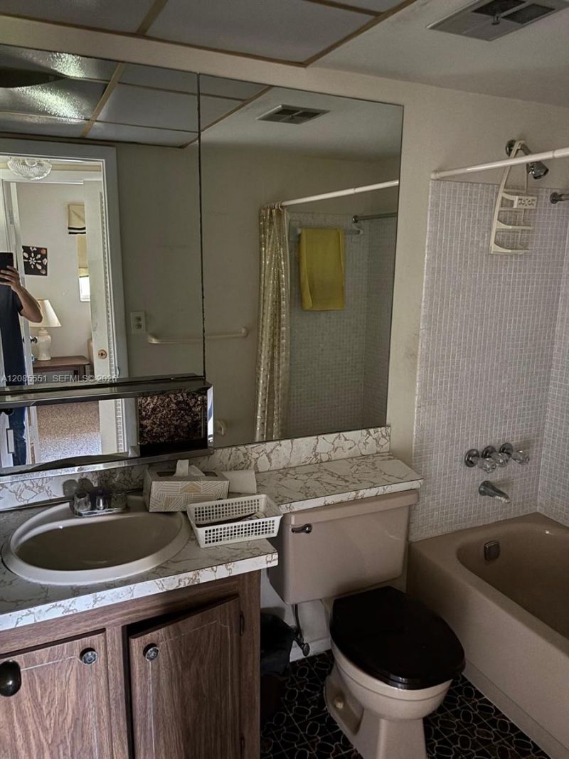 8021 N Sunrise Lakes Dr, Unit 310, Sunrise, FL 33322 Photo