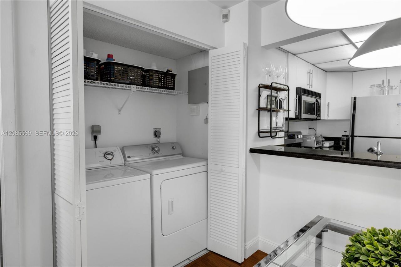 540 Brickell Key Dr, Unit 1514, Miami, FL 33131 Photo