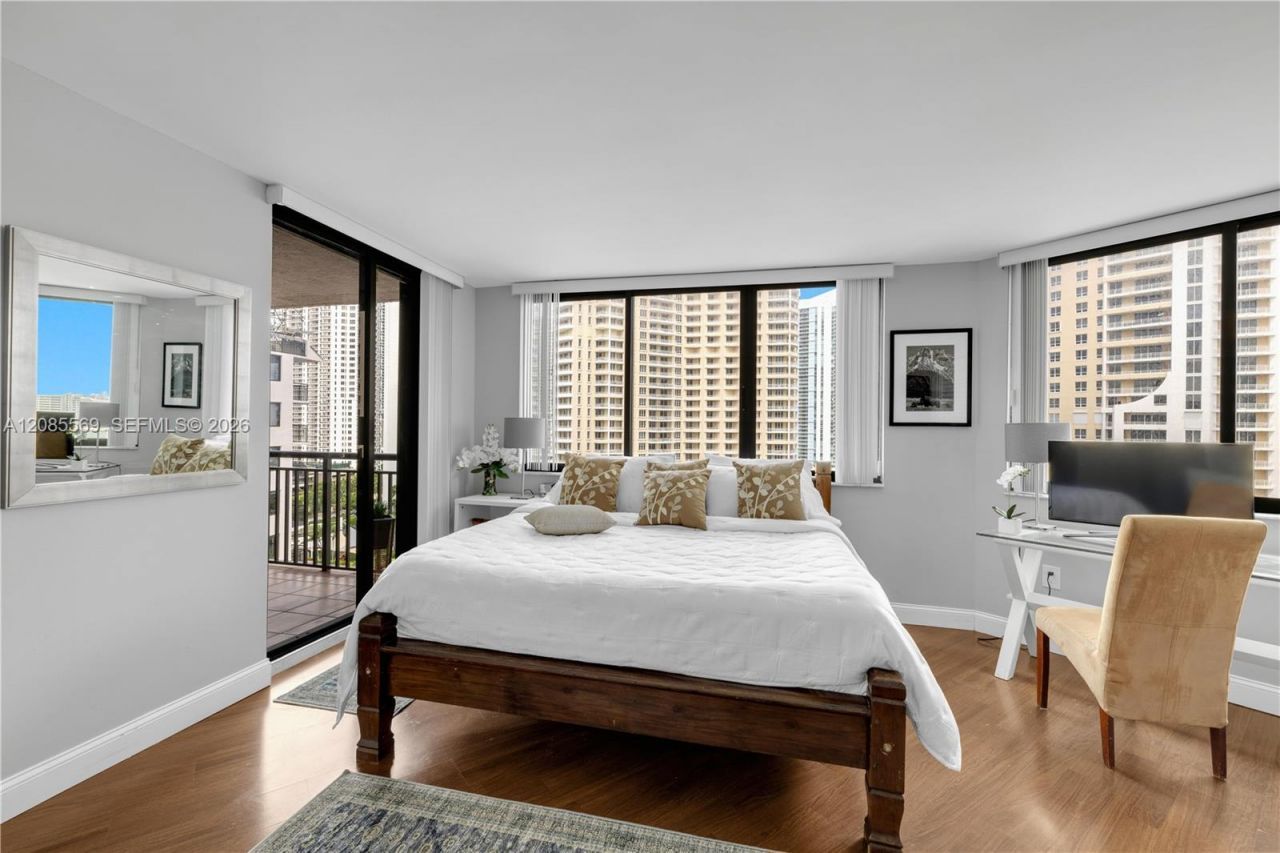 540 Brickell Key Dr, Unit 1514, Miami, FL 33131 Photo