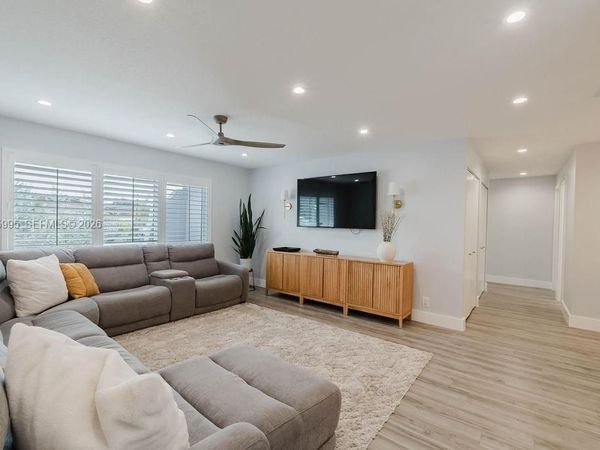 1732 SW 103rd Pl, Miami, FL 33165