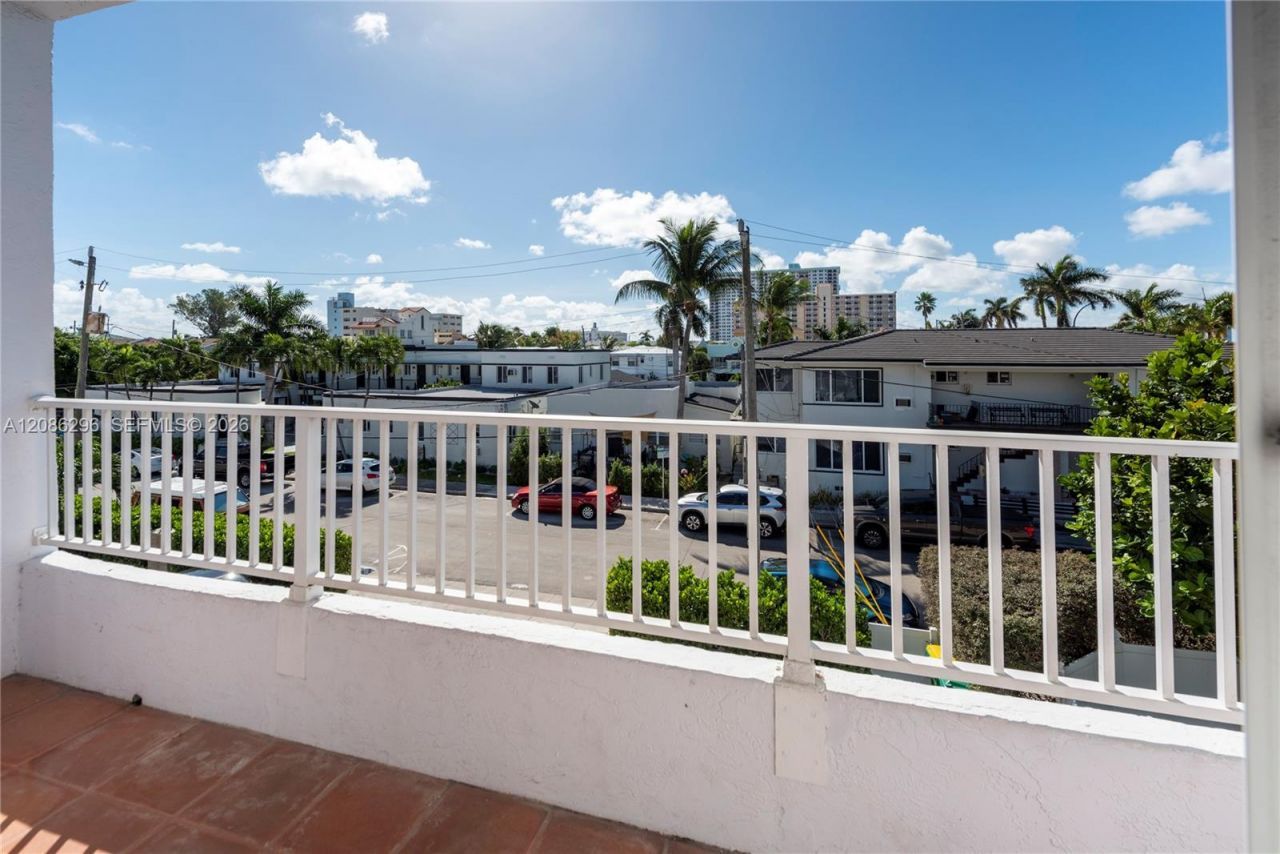 353 Virginia St, Hollywood, FL 33019 Photo
