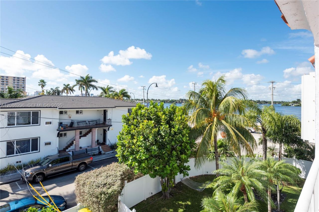 353 Virginia St, Hollywood, FL 33019 Photo